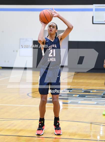 Thumbnail 1 in Williams Field vs. Sierra Linda (Valley Christian Boys Basketball Thanksgiving Tournament) photogallery.
