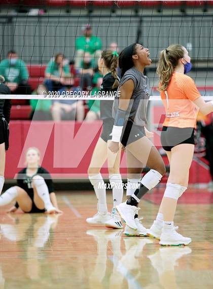 Thumbnail 1 in Carroll vs. Byron Nelson (UIL 6A Region I Quarterfinal) photogallery.