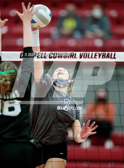 Thumbnail 3 in Carroll vs. Byron Nelson (UIL 6A Region I Quarterfinal) photogallery.
