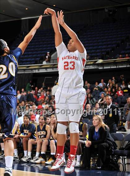 Thumbnail 2 in Mater Dei vs. Santa Monica (CIF SS Playoffs) photogallery.
