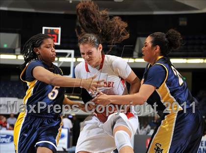 Thumbnail 3 in Mater Dei vs. Santa Monica (CIF SS Playoffs) photogallery.