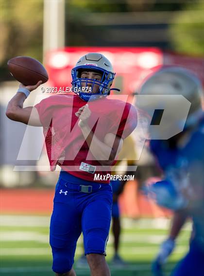 Thumbnail 2 in Warren @ Alamo Heights (Scrimmage) photogallery.