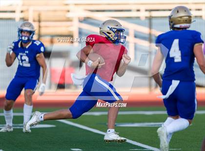 Thumbnail 2 in Warren @ Alamo Heights (Scrimmage) photogallery.
