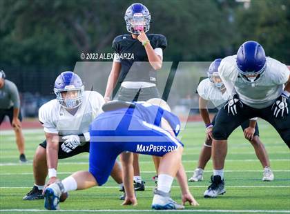 Thumbnail 1 in Warren @ Alamo Heights (Scrimmage) photogallery.