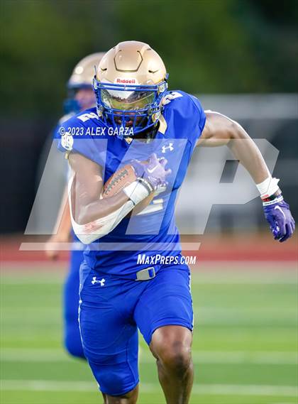 Thumbnail 2 in Warren @ Alamo Heights (Scrimmage) photogallery.