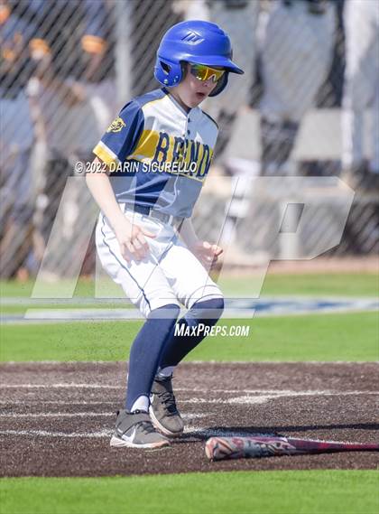 Thumbnail 3 in Santa Barbara vs. Bend (Coach Bob Invitational) photogallery.