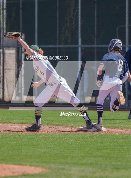 Thumbnail 1 in Santa Barbara vs. Bend (Coach Bob Invitational) photogallery.