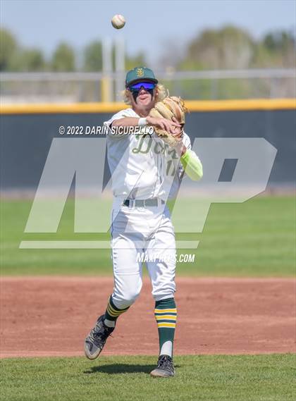 Thumbnail 2 in Santa Barbara vs. Bend (Coach Bob Invitational) photogallery.