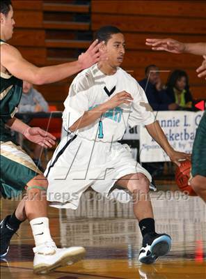 Thumbnail 2 in Renaissance Academy vs. Santa Barbara (Johnnie Cochran Classic) photogallery.