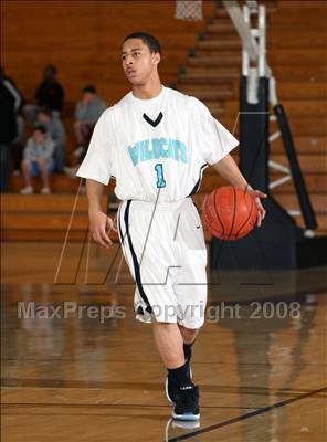 Thumbnail 3 in Renaissance Academy vs. Santa Barbara (Johnnie Cochran Classic) photogallery.