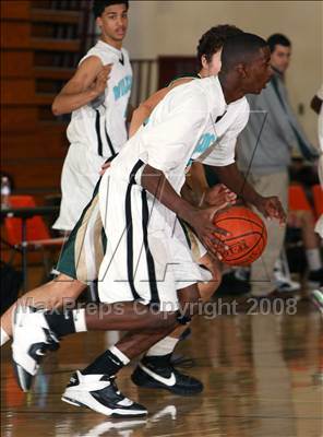 Thumbnail 3 in Renaissance Academy vs. Santa Barbara (Johnnie Cochran Classic) photogallery.