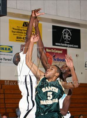 Thumbnail 1 in Renaissance Academy vs. Santa Barbara (Johnnie Cochran Classic) photogallery.