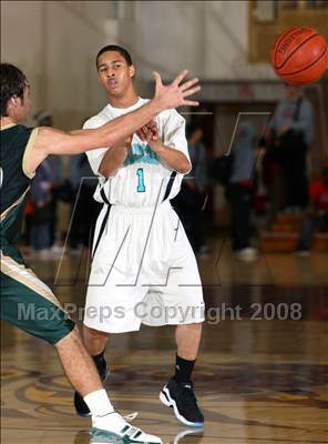 Thumbnail 3 in Renaissance Academy vs. Santa Barbara (Johnnie Cochran Classic) photogallery.