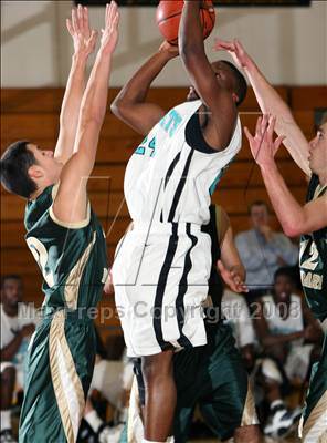 Thumbnail 2 in Renaissance Academy vs. Santa Barbara (Johnnie Cochran Classic) photogallery.