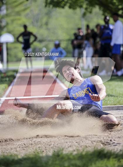 Thumbnail 2 in (IHSAA Track & Field Sectionals) photogallery.