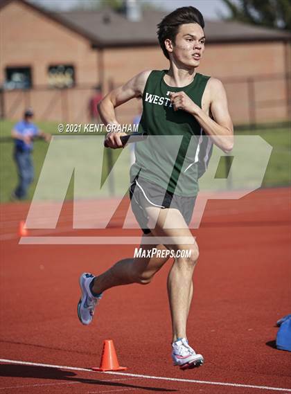 Thumbnail 1 in (IHSAA Track & Field Sectionals) photogallery.