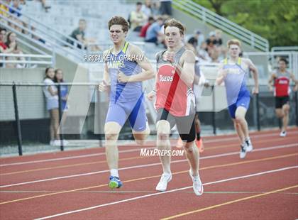 Thumbnail 3 in (IHSAA Track & Field Sectionals) photogallery.