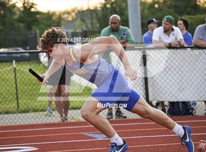 Thumbnail 2 in (IHSAA Track & Field Sectionals) photogallery.