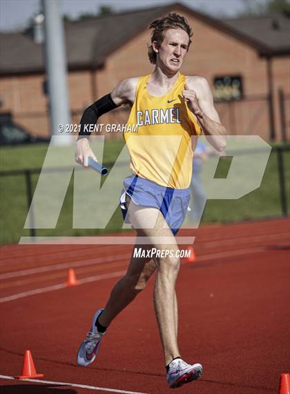 Thumbnail 2 in (IHSAA Track & Field Sectionals) photogallery.