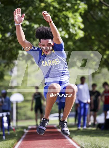 Thumbnail 2 in (IHSAA Track & Field Sectionals) photogallery.