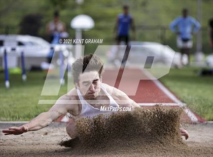 Thumbnail 2 in (IHSAA Track & Field Sectionals) photogallery.