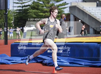 Thumbnail 2 in (IHSAA Track & Field Sectionals) photogallery.
