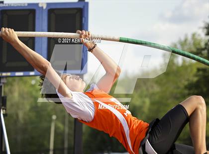 Thumbnail 2 in (IHSAA Track & Field Sectionals) photogallery.