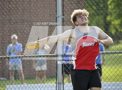 Thumbnail 1 in (IHSAA Track & Field Sectionals) photogallery.