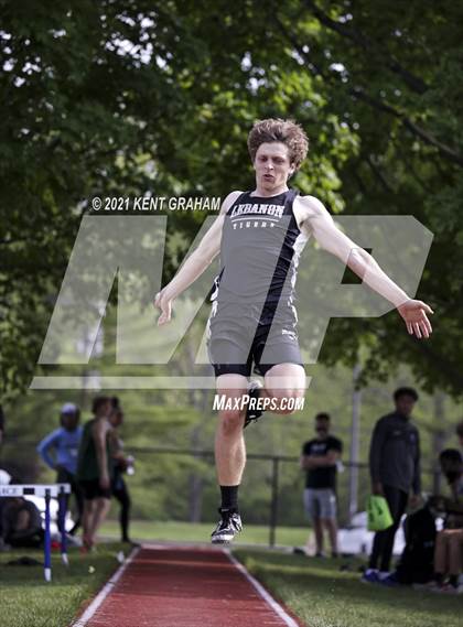 Thumbnail 1 in (IHSAA Track & Field Sectionals) photogallery.