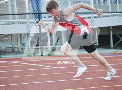 Thumbnail 2 in (IHSAA Track & Field Sectionals) photogallery.