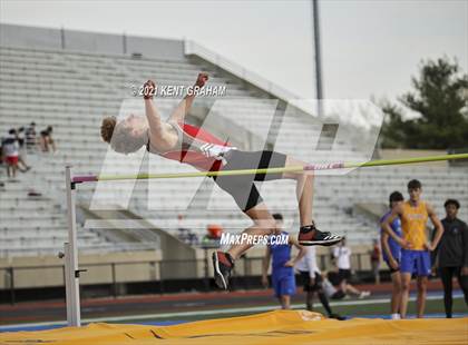 Thumbnail 1 in (IHSAA Track & Field Sectionals) photogallery.