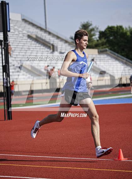 Thumbnail 1 in (IHSAA Track & Field Sectionals) photogallery.