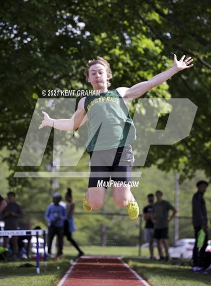 Thumbnail 2 in (IHSAA Track & Field Sectionals) photogallery.