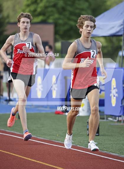 Thumbnail 3 in (IHSAA Track & Field Sectionals) photogallery.