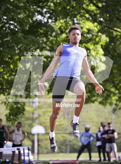 Thumbnail 1 in (IHSAA Track & Field Sectionals) photogallery.