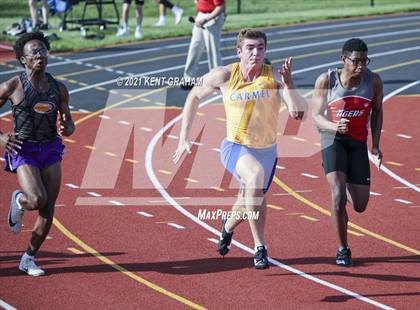 Thumbnail 3 in (IHSAA Track & Field Sectionals) photogallery.
