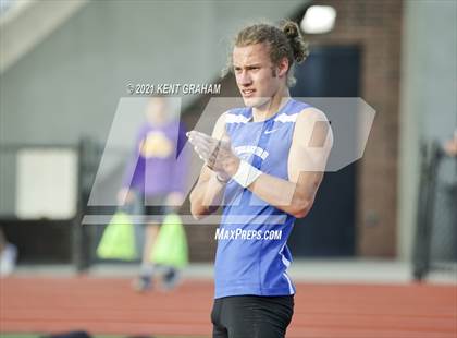 Thumbnail 1 in (IHSAA Track & Field Sectionals) photogallery.