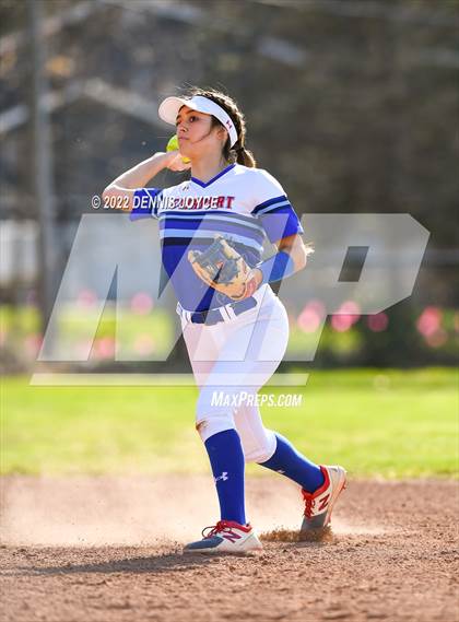 Thumbnail 2 in Penfield vs. Fairport photogallery.