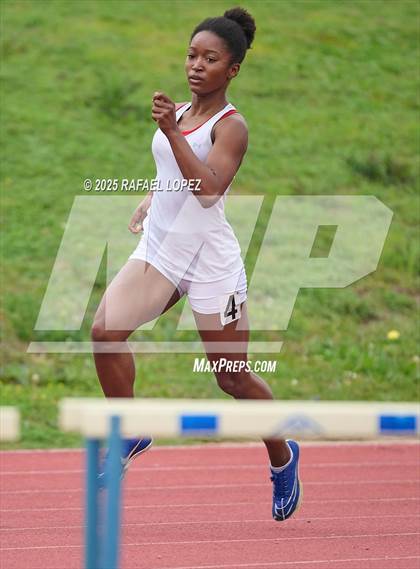Thumbnail 1 in Dave Bethany Relays (400M) photogallery.