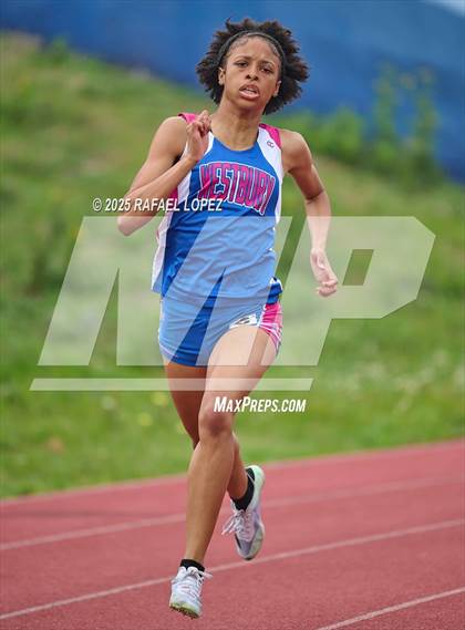 Thumbnail 1 in Dave Bethany Relays (400M) photogallery.