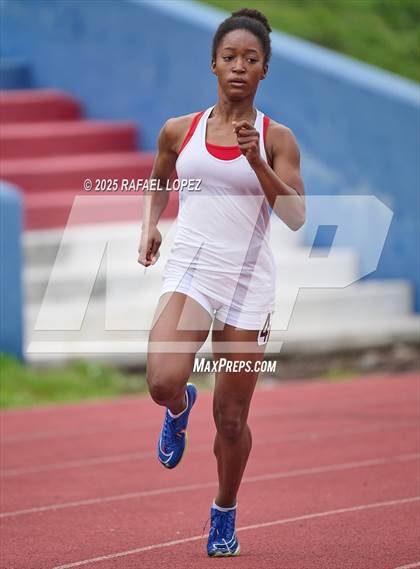 Thumbnail 2 in Dave Bethany Relays (400M) photogallery.