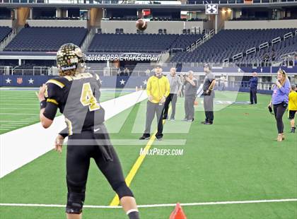 Thumbnail 3 in Canadian vs. Newton (UIL 3A Division 2 Championship) photogallery.