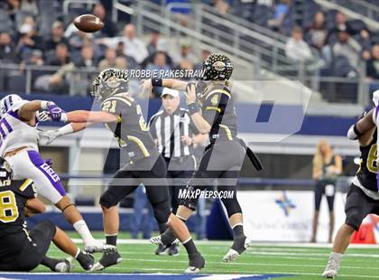 Thumbnail 3 in Canadian vs. Newton (UIL 3A Division 2 Championship) photogallery.
