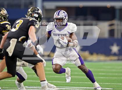 Thumbnail 3 in Canadian vs. Newton (UIL 3A Division 2 Championship) photogallery.