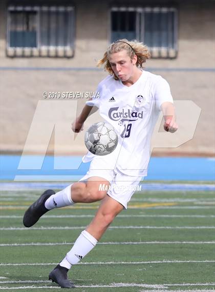 Thumbnail 2 in Carlsbad vs. Montgomery (Grossmont Holiday Tournament) photogallery.