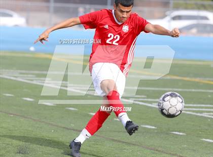 Thumbnail 2 in Carlsbad vs. Montgomery (Grossmont Holiday Tournament) photogallery.