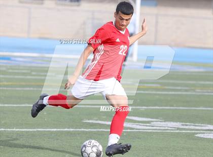 Thumbnail 2 in Carlsbad vs. Montgomery (Grossmont Holiday Tournament) photogallery.