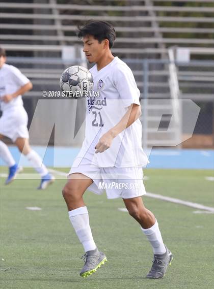 Thumbnail 2 in Carlsbad vs. Montgomery (Grossmont Holiday Tournament) photogallery.