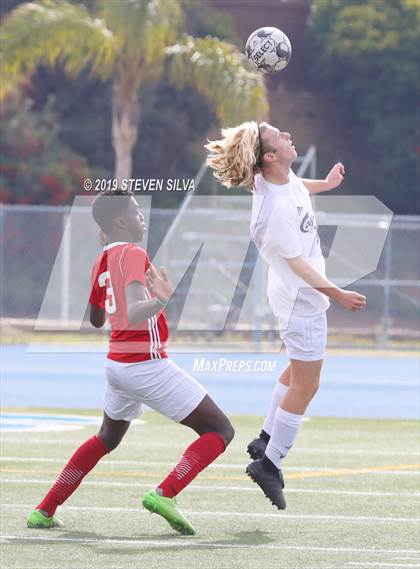 Thumbnail 3 in Carlsbad vs. Montgomery (Grossmont Holiday Tournament) photogallery.