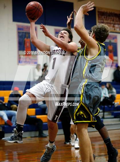 Thumbnail 2 in Isabella vs Thorsby (Chilton County Tournament) photogallery.